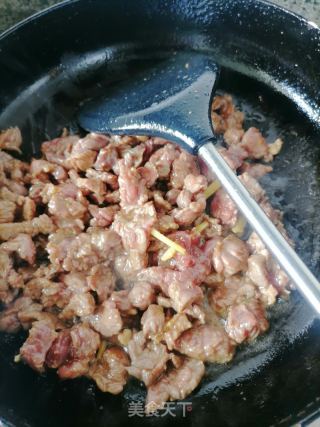 青椒炒牛肉的做法步骤：4