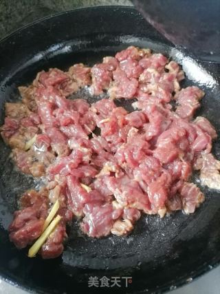 青椒炒牛肉的做法步骤：3