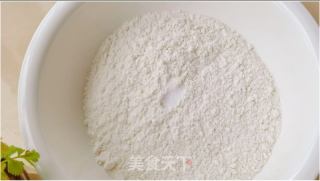 面粉做凉皮的做法步骤：1