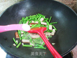 鸡蛋干炒空心菜梗的做法步骤：6