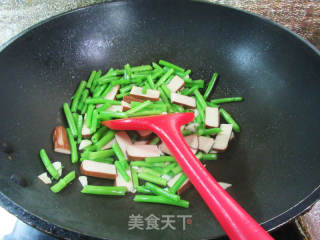 鸡蛋干炒空心菜梗的做法步骤：5