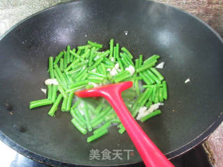 鸡蛋干炒空心菜梗的做法步骤：4