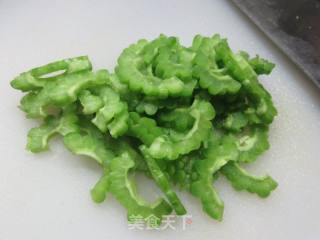 苦瓜炒茄子的做法步骤：3