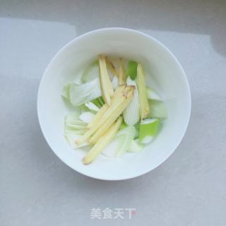 酱香鲈鱼的做法步骤：3