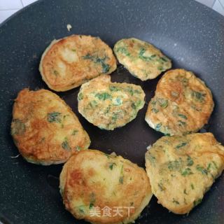 苜蓿草煎馒头片的做法步骤：12
