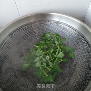 苜蓿草煎馒头片的做法步骤：2