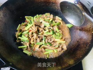 蘑菇蒜苔炒肉片的做法步骤：14