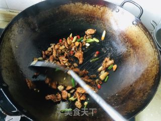 蘑菇蒜苔炒肉片的做法步骤：10
