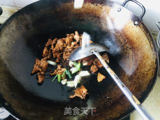 蘑菇蒜苔炒肉片的做法步骤：8