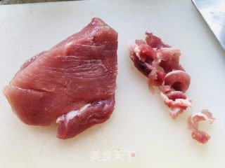 蘑菇蒜苔炒肉片的做法步骤：1