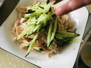 蒜蓉辣酱拌手撕鸡脯肉的做法步骤：7