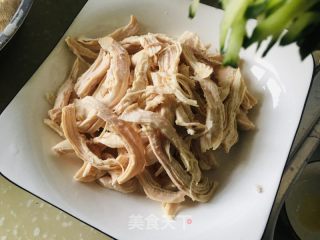 蒜蓉辣酱拌手撕鸡脯肉的做法步骤：6