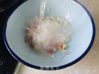 蒜蓉辣酱拌手撕鸡脯肉的做法步骤：2