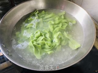 菠菜香菇炸酱面的做法步骤：12