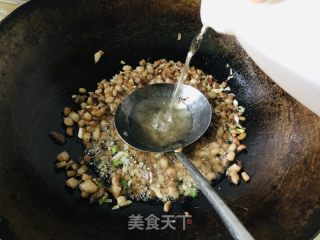 菠菜香菇炸酱面的做法步骤：4