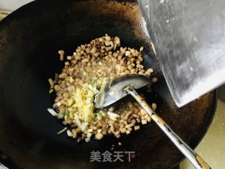 菠菜香菇炸酱面的做法步骤：3