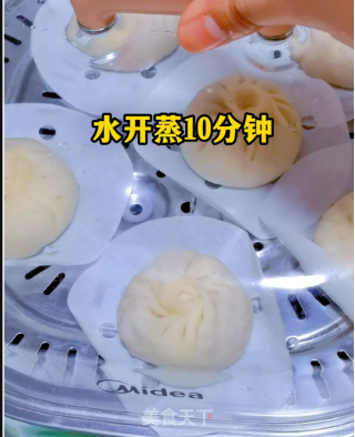 汤汁鲜美的灌汤小笼包的做法步骤：9