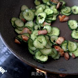 烧肉炒黄瓜的做法步骤：13