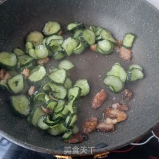 烧肉炒黄瓜的做法步骤：11