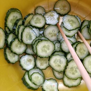 烧肉炒黄瓜的做法步骤：5