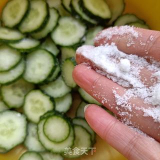 烧肉炒黄瓜的做法步骤：3