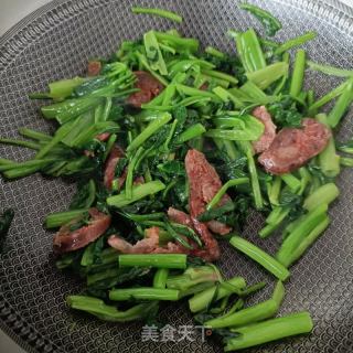 麻辣肠炒菠菜杆的做法步骤：12