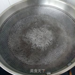 麻辣肠炒菠菜杆的做法步骤：5