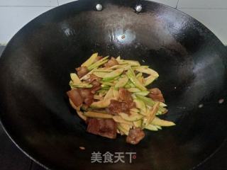 五花肉炒西葫芦的做法步骤：5