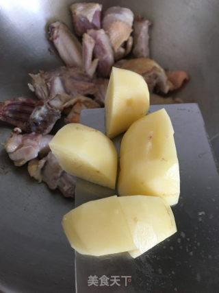 土豆蒸鸡块的做法步骤：4