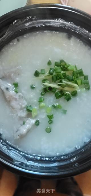 生滚鲮鱼球砂锅粥的做法步骤：7