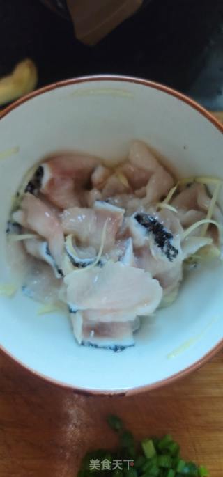 生滚黑鱼片粥的做法步骤：4