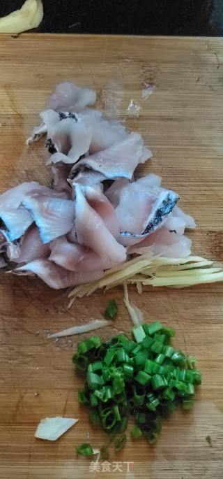 生滚黑鱼片粥的做法步骤：3