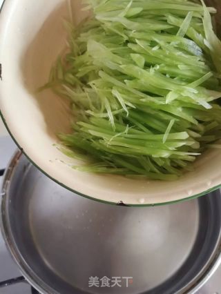 凉拌莴笋丝的做法步骤：3