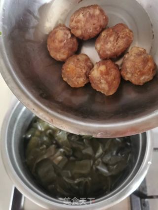 海带茼蒿肉丸汤的做法步骤：5