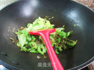 咸菜莴笋炒苦瓜的做法步骤：9