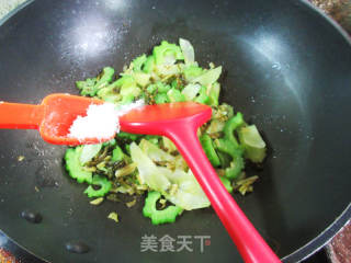 咸菜莴笋炒苦瓜的做法步骤：8