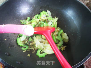 咸菜莴笋炒苦瓜的做法步骤：7