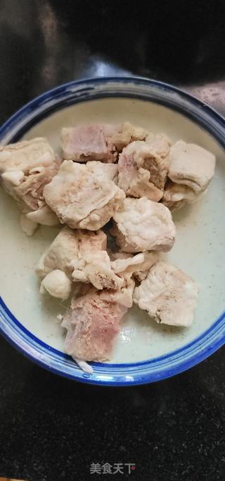 灵芝苹果排骨汤的做法步骤：1