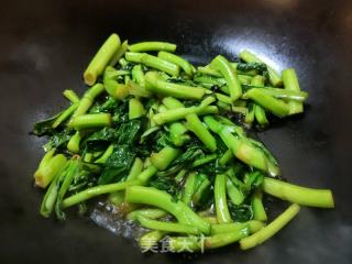 清炒菜芯的做法步骤：7