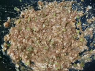 多汁炸茄盒的做法步骤：4