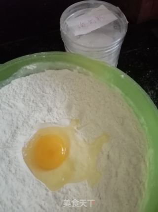 辣麻花的做法步骤：1