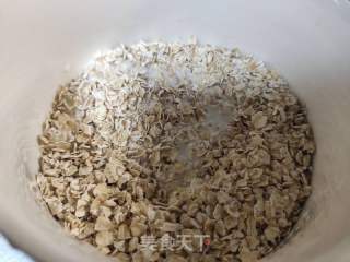 胡萝卜牛奶拌燕麦的做法步骤：3