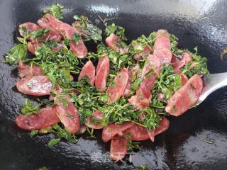 花椒芽炒广式腊肠的做法步骤：7