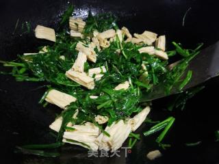 韭菜炒腐竹的做法步骤：3