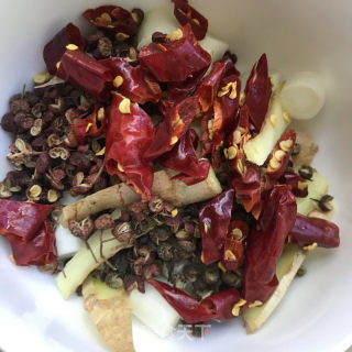 麻辣黑鱼炖豆腐的做法步骤：1