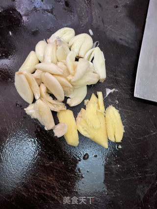 蒜蓉虾的做法步骤：1