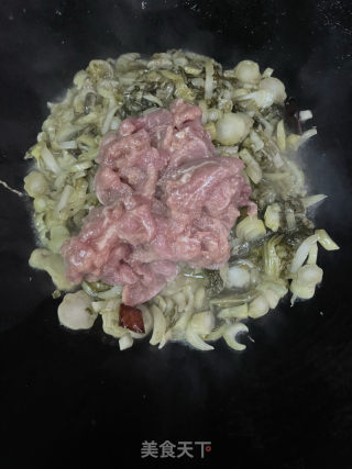 酸菜炒肉片的做法步骤：7