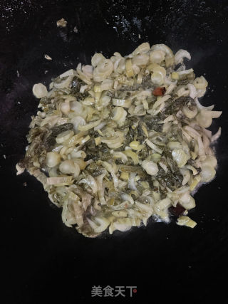 酸菜炒肉片的做法步骤：5