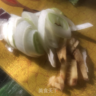 肘子肉熬小白菜的做法步骤：5