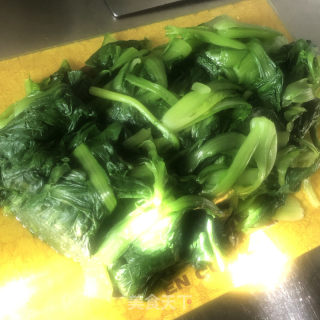 肘子肉熬小白菜的做法步骤：4